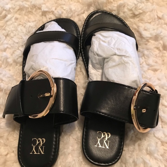 Sandals - Picture 1 of 4